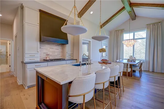 $1,325,000 | 2 Sequoyah Pointe, Lake Winnebago, MO 64034