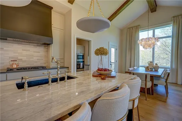 $1,325,000 | 2 Sequoyah Pointe, Lake Winnebago, MO 64034