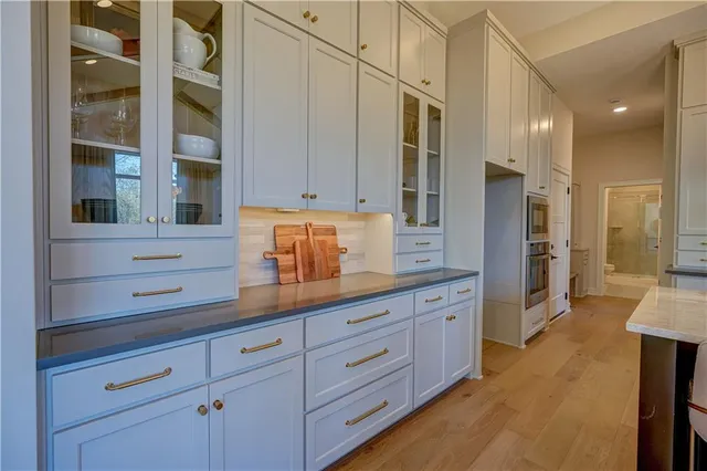 $1,325,000 | 2 Sequoyah Pointe, Lake Winnebago, MO 64034