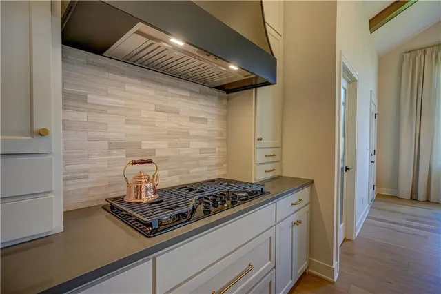 $1,325,000 | 2 Sequoyah Pointe, Lake Winnebago, MO 64034