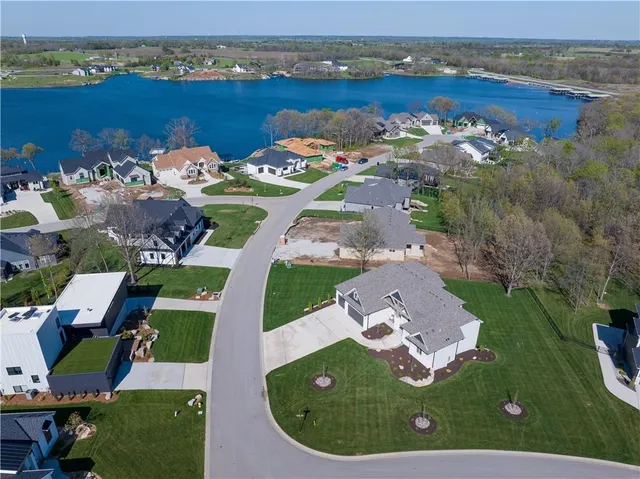 $1,325,000 | 2 Sequoyah Pointe, Lake Winnebago, MO 64034