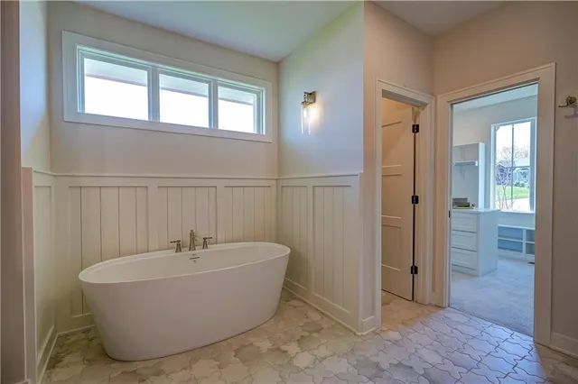 $1,325,000 | 2 Sequoyah Pointe, Lake Winnebago, MO 64034