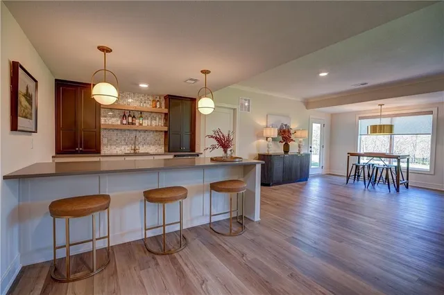 $1,325,000 | 2 Sequoyah Pointe, Lake Winnebago, MO 64034