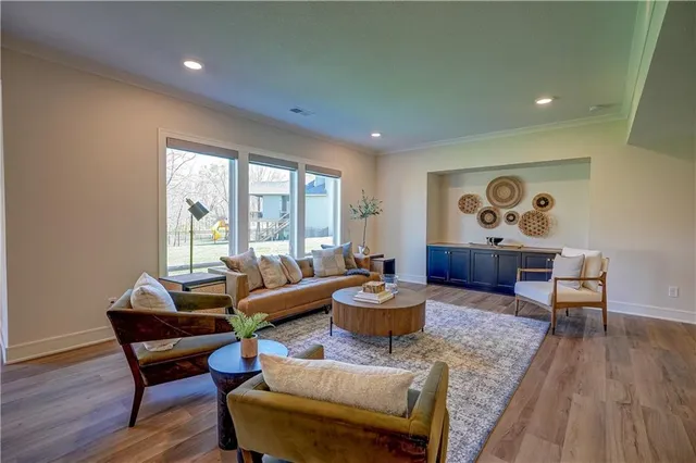 $1,325,000 | 2 Sequoyah Pointe, Lake Winnebago, MO 64034