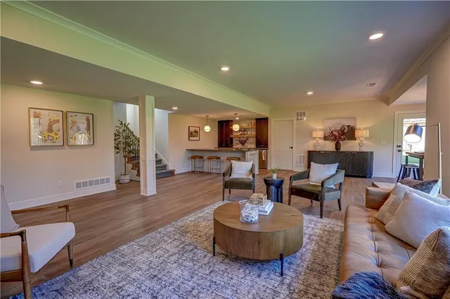 $1,325,000 | 2 Sequoyah Pointe, Lake Winnebago, MO 64034