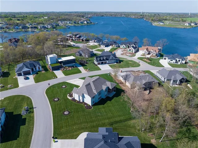 $1,325,000 | 2 Sequoyah Pointe, Lake Winnebago, MO 64034