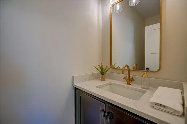 $1,325,000 | 2 Sequoyah Pointe, Lake Winnebago, MO 64034