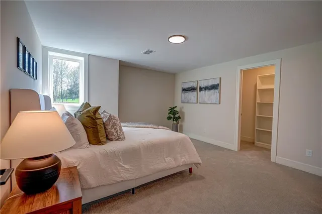 $1,325,000 | 2 Sequoyah Pointe, Lake Winnebago, MO 64034