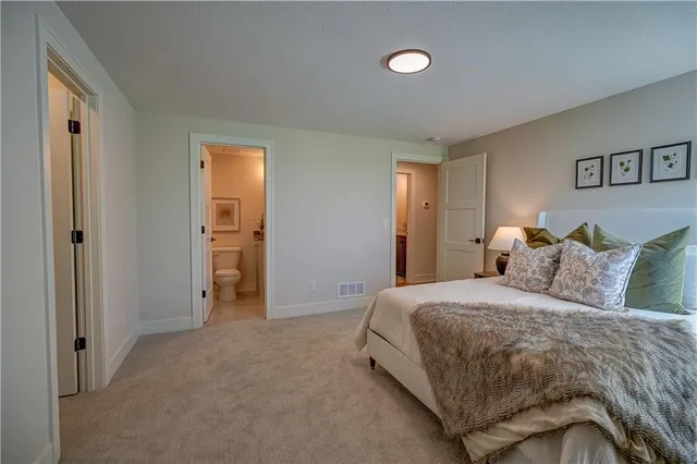 $1,325,000 | 2 Sequoyah Pointe, Lake Winnebago, MO 64034