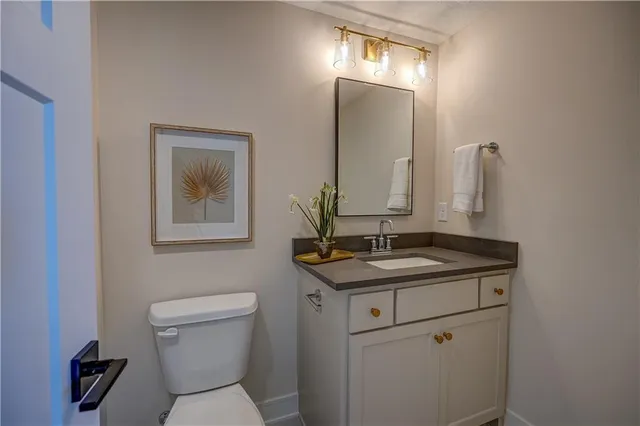 $1,325,000 | 2 Sequoyah Pointe, Lake Winnebago, MO 64034