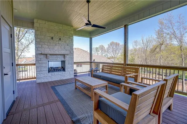 $1,325,000 | 2 Sequoyah Pointe, Lake Winnebago, MO 64034