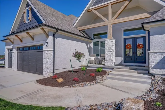 $1,325,000 | 2 Sequoyah Pointe, Lake Winnebago, MO 64034