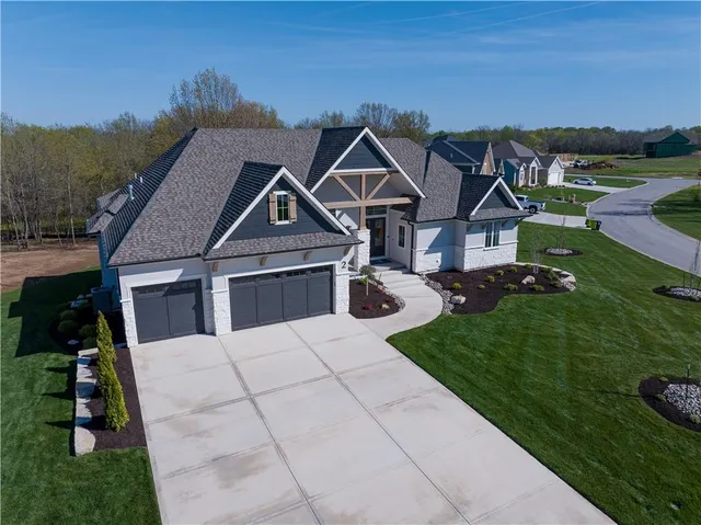 $1,325,000 | 2 Sequoyah Pointe, Lake Winnebago, MO 64034