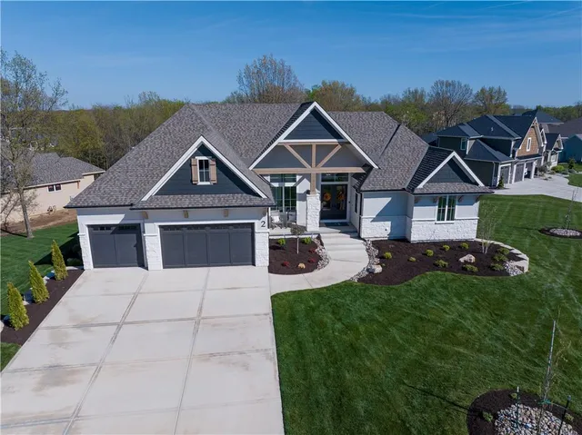 $1,325,000 | 2 Sequoyah Pointe, Lake Winnebago, MO 64034