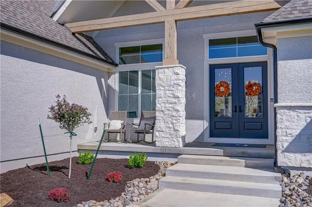 $1,325,000 | 2 Sequoyah Pointe, Lake Winnebago, MO 64034