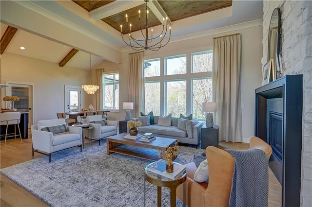 $1,325,000 | 2 Sequoyah Pointe, Lake Winnebago, MO 64034