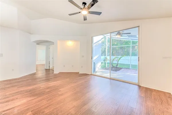 $395,000 | 6910 Jamestown Manor Drive, Riverview, FL 33578