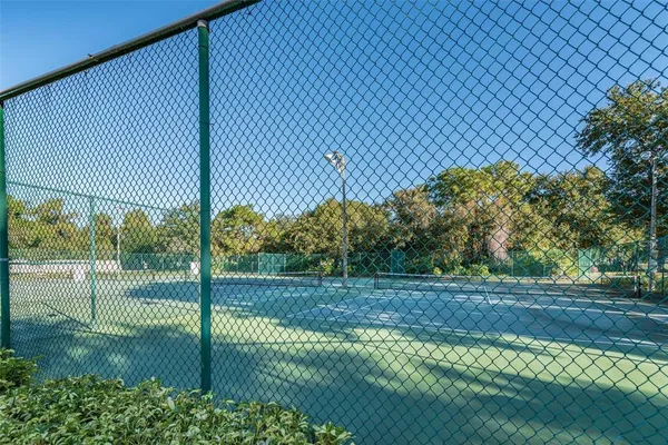 $395,000 | 6910 Jamestown Manor Drive, Riverview, FL 33578