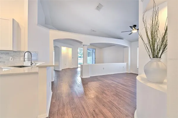 $395,000 | 6910 Jamestown Manor Drive, Riverview, FL 33578