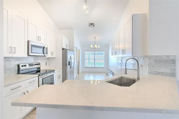 $395,000 | 6910 Jamestown Manor Drive, Riverview, FL 33578