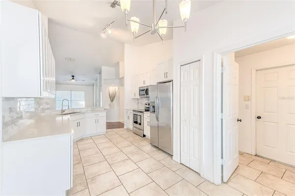 $395,000 | 6910 Jamestown Manor Drive, Riverview, FL 33578