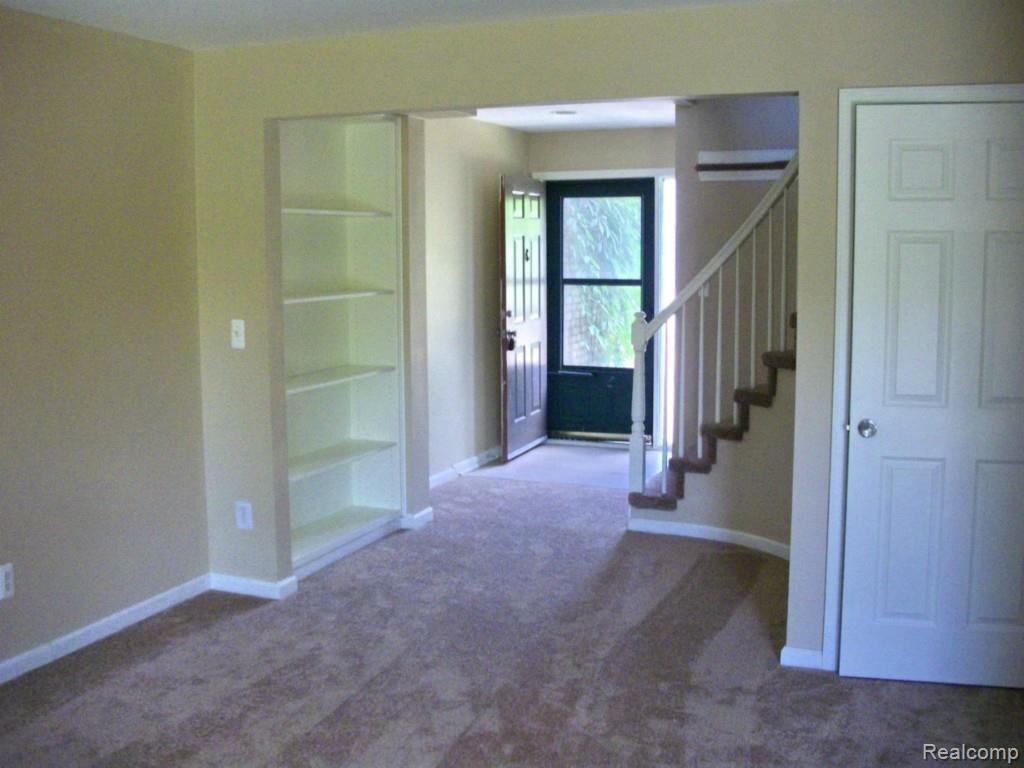 1986 Pondview Court, Unit 116 Rochester, MI 48309 - Photo 4 of 22 Entry