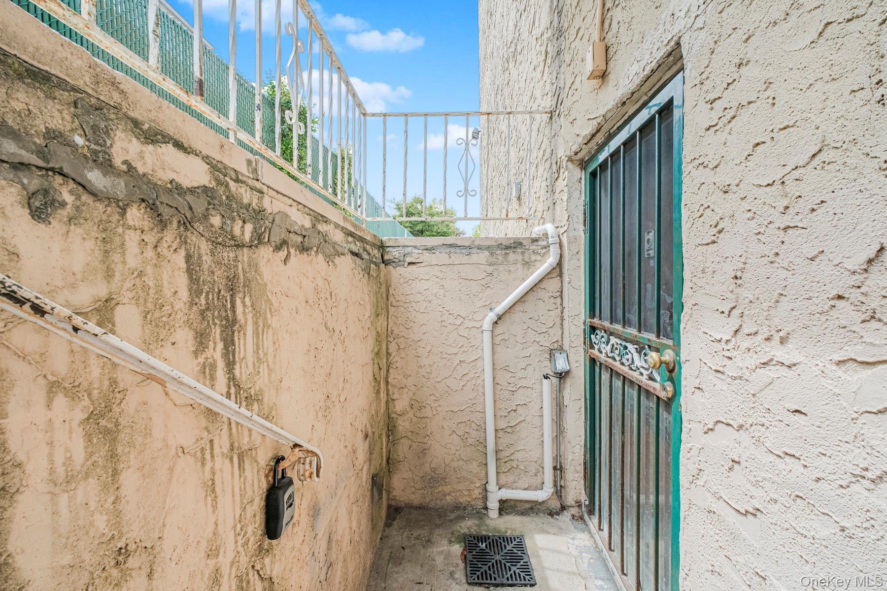 490 Clove Road Staten Island, NY 10310 - Photo 16 of 20 Outside Access to unit