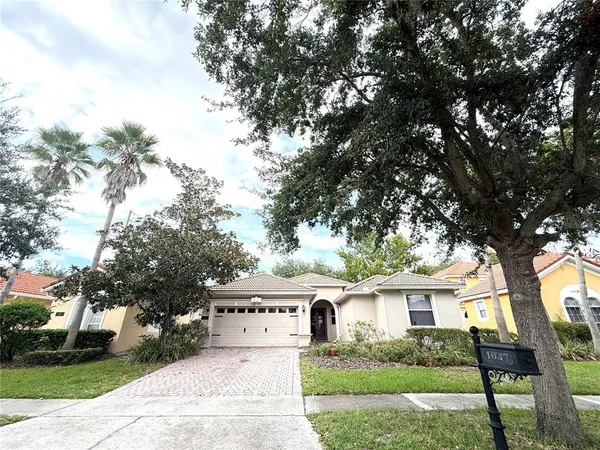 a view of house with a yard