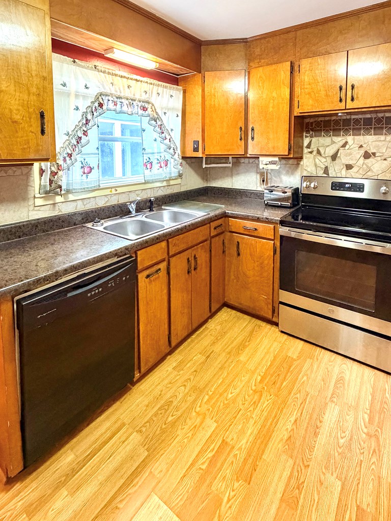 739 Lake Frankie Road Samson, AL 36477 - Photo 10 of 31