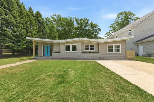 $529,000 | 815 West Detroit Street, New Buffalo, MI 49117