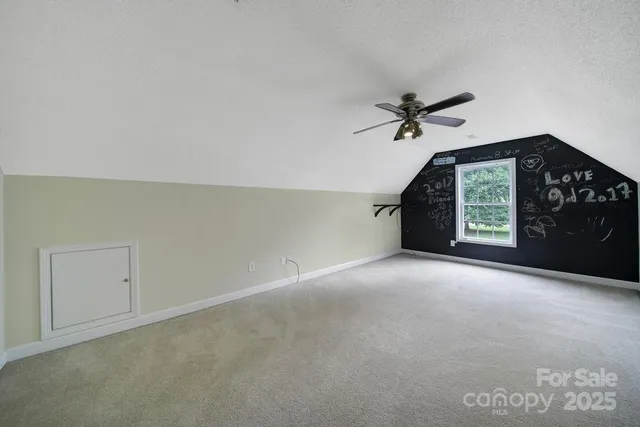 en empty room with windows and ceiling fan