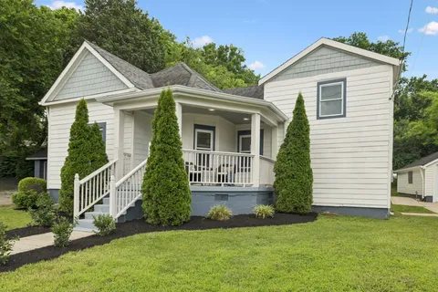 a view of house with a yard