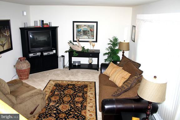 517 Hummingbird Drive Lititz, PA 17543 - Photo 2 of 10 Gallery Image 2