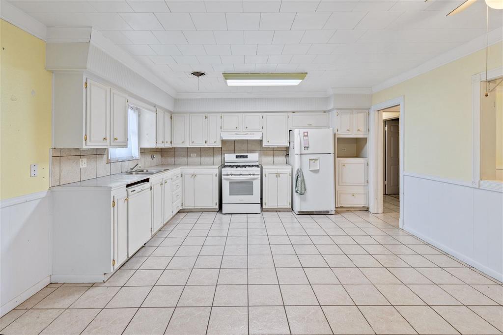 815 Scott Street Jennings, LA 70546 - Photo 2 of 11