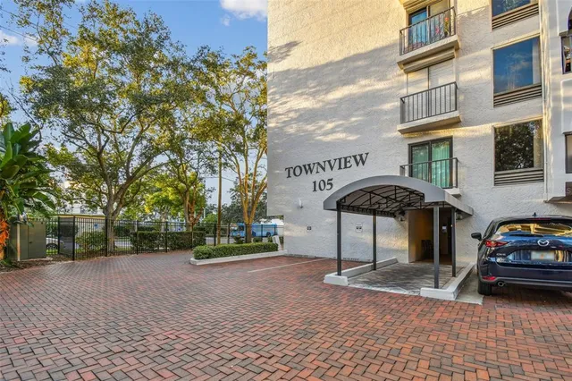 $2,600 | 105 4th Avenue Northeast, Unit 329, St. Petersburg, FL 33701