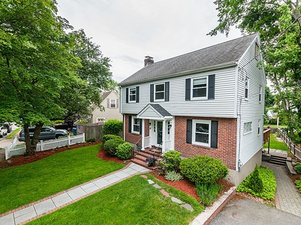 21 Marshfield Road Newton, MA 02459 - Photo 2 of 24
