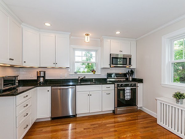 21 Marshfield Road Newton, MA 02459 - Photo 5 of 24