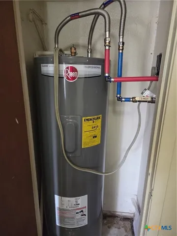 $495,000 | 657 West 4th Street, Yorktown, TX 78164