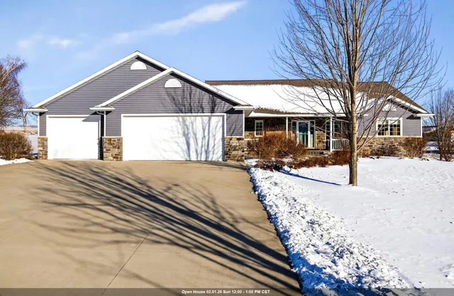 $599,900 | 9410 Memory Lane, Neenah, WI 54956