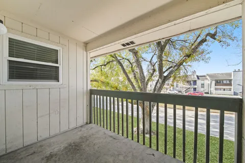 $110,900 | 250 El Dorado Boulevard, Unit 210, Webster, TX 77598