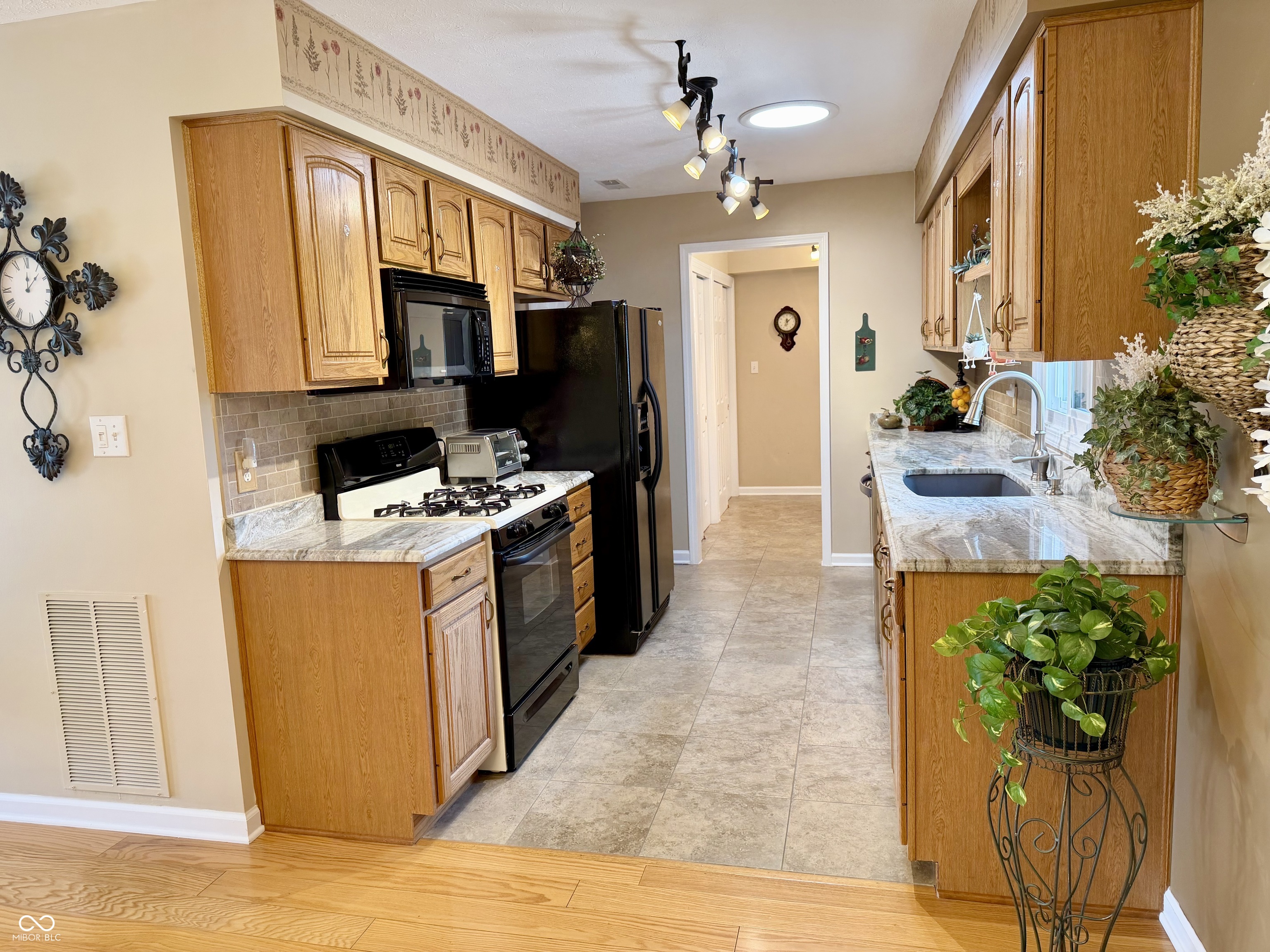 175 Warwick Way Pendleton, IN 46064 - Photo 8 of 37 Gallery Image 8