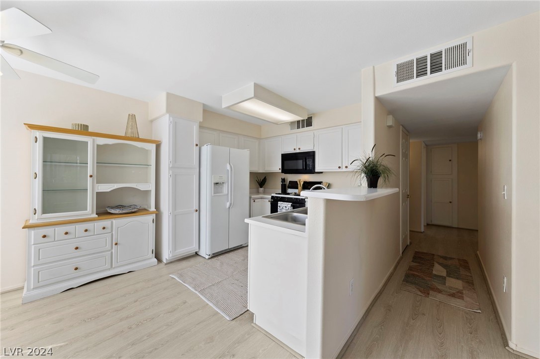 3425 East Russell Road, Unit 126 Las Vegas, NV 89120 - Photo 6 of 22 KITCHEN/BAR AREA