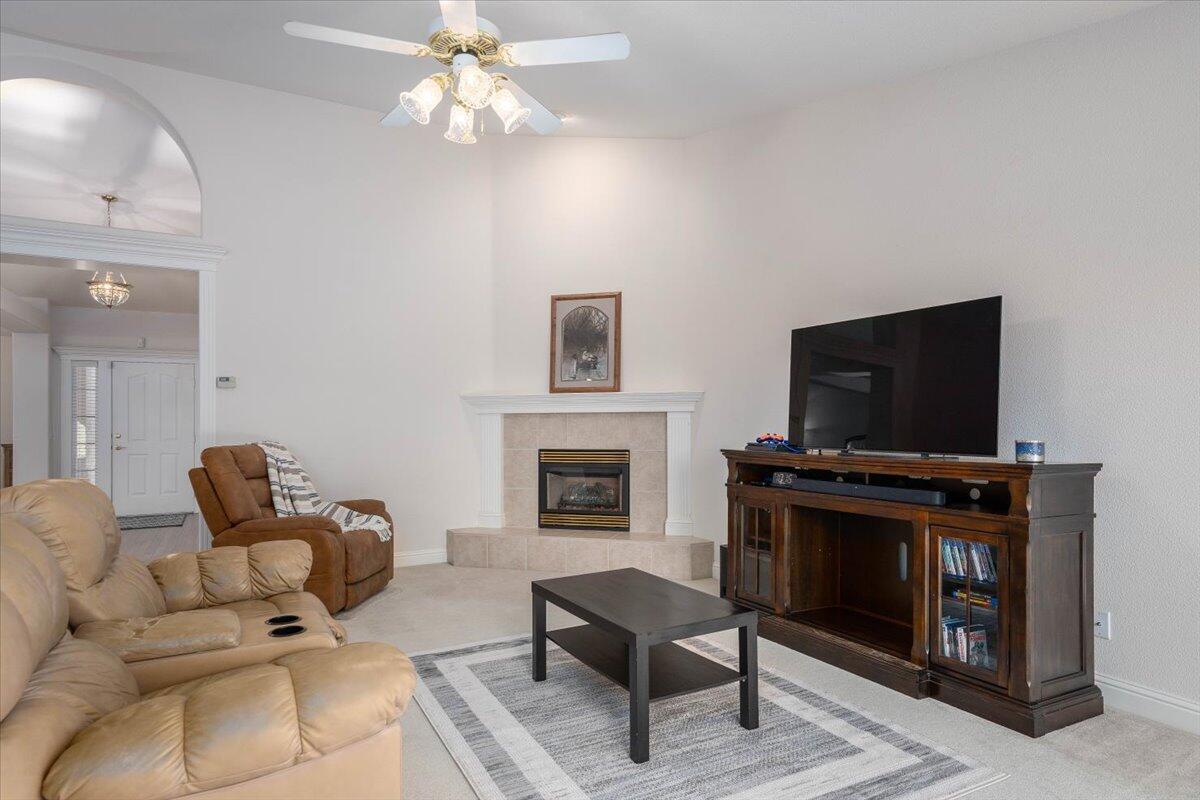 4078 Sunglow Drive Redding, CA 96001 - Photo 11 of 60 12-4078 Sunglow Dr (7 of 64)