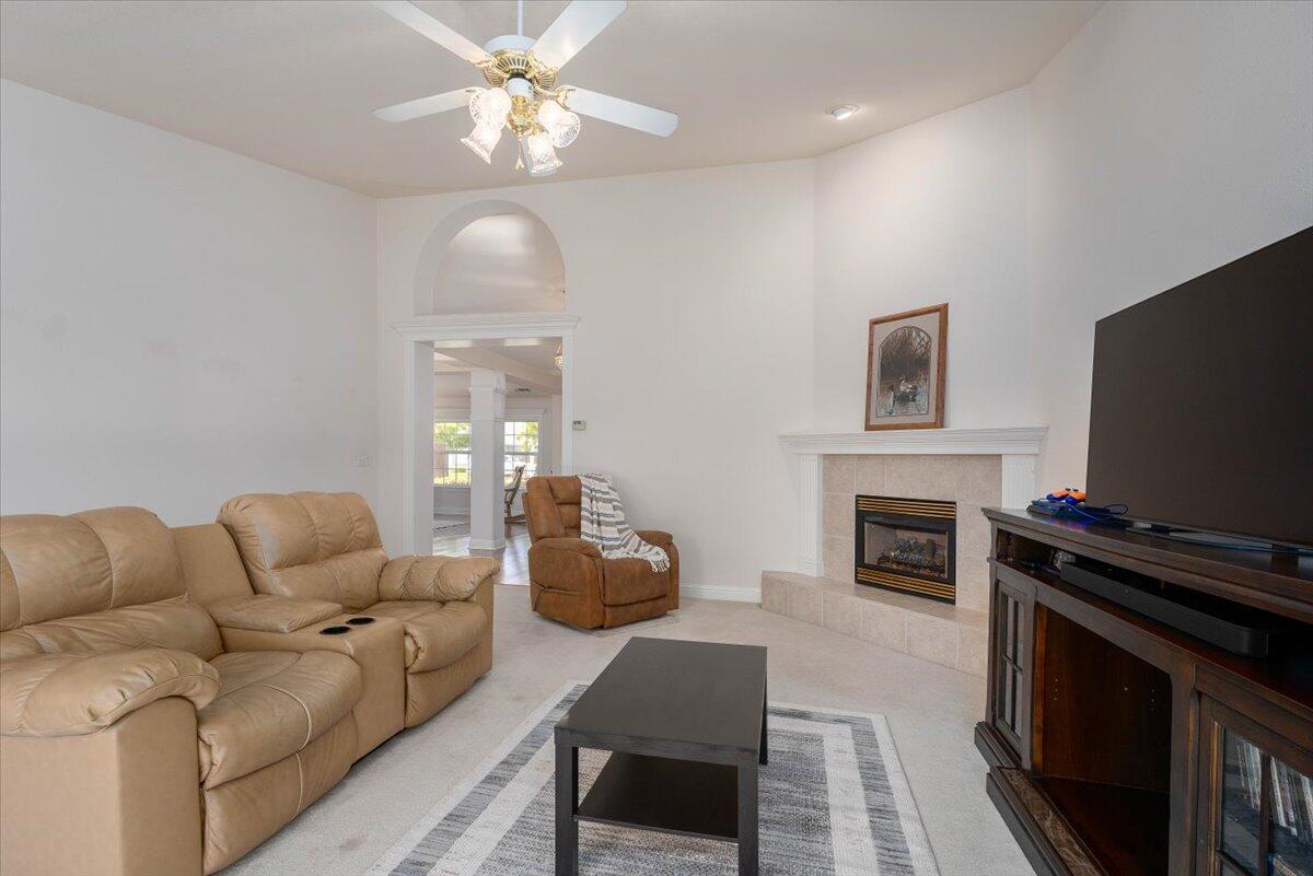 4078 Sunglow Drive Redding, CA 96001 - Photo 12 of 60 13-4078 Sunglow Dr (8 of 64)