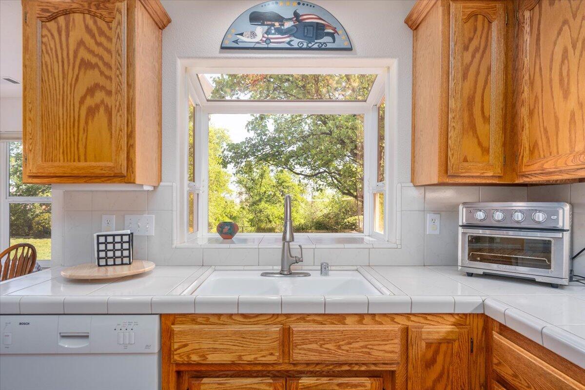 4078 Sunglow Drive Redding, CA 96001 - Photo 16 of 60 17-4078 Sunglow Dr (14 of 64)