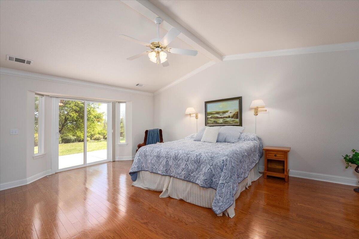 4078 Sunglow Drive Redding, CA 96001 - Photo 20 of 60 21-4078 Sunglow Dr (25 of 64)