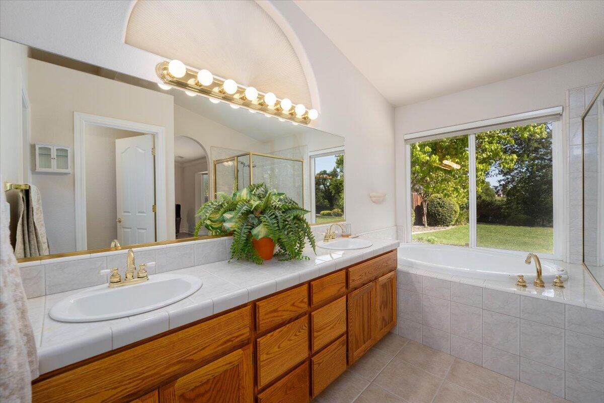 4078 Sunglow Drive Redding, CA 96001 - Photo 25 of 60 26-4078 Sunglow Dr (30 of 64)