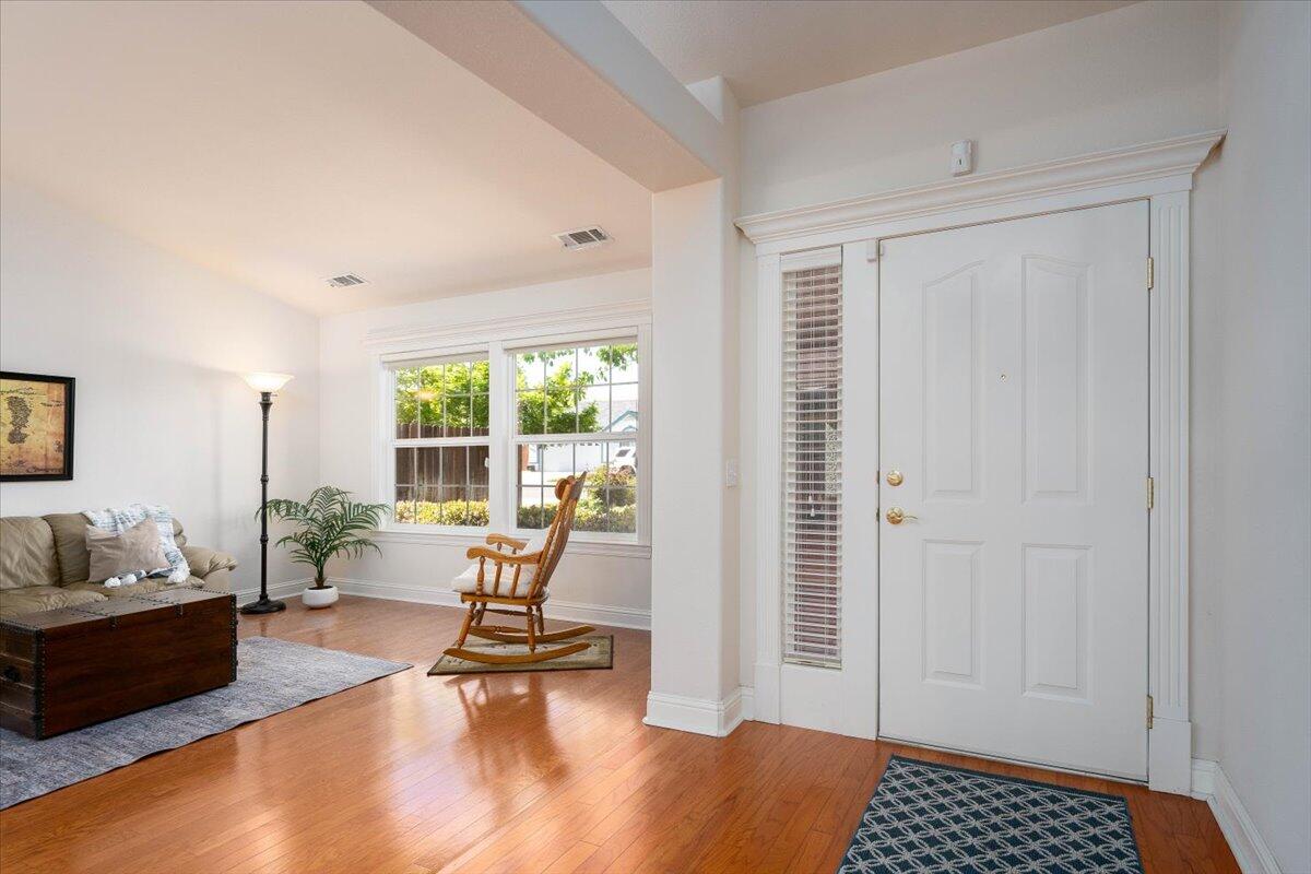 4078 Sunglow Drive Redding, CA 96001 - Photo 5 of 60 06-4078 Sunglow Dr (5 of 64)