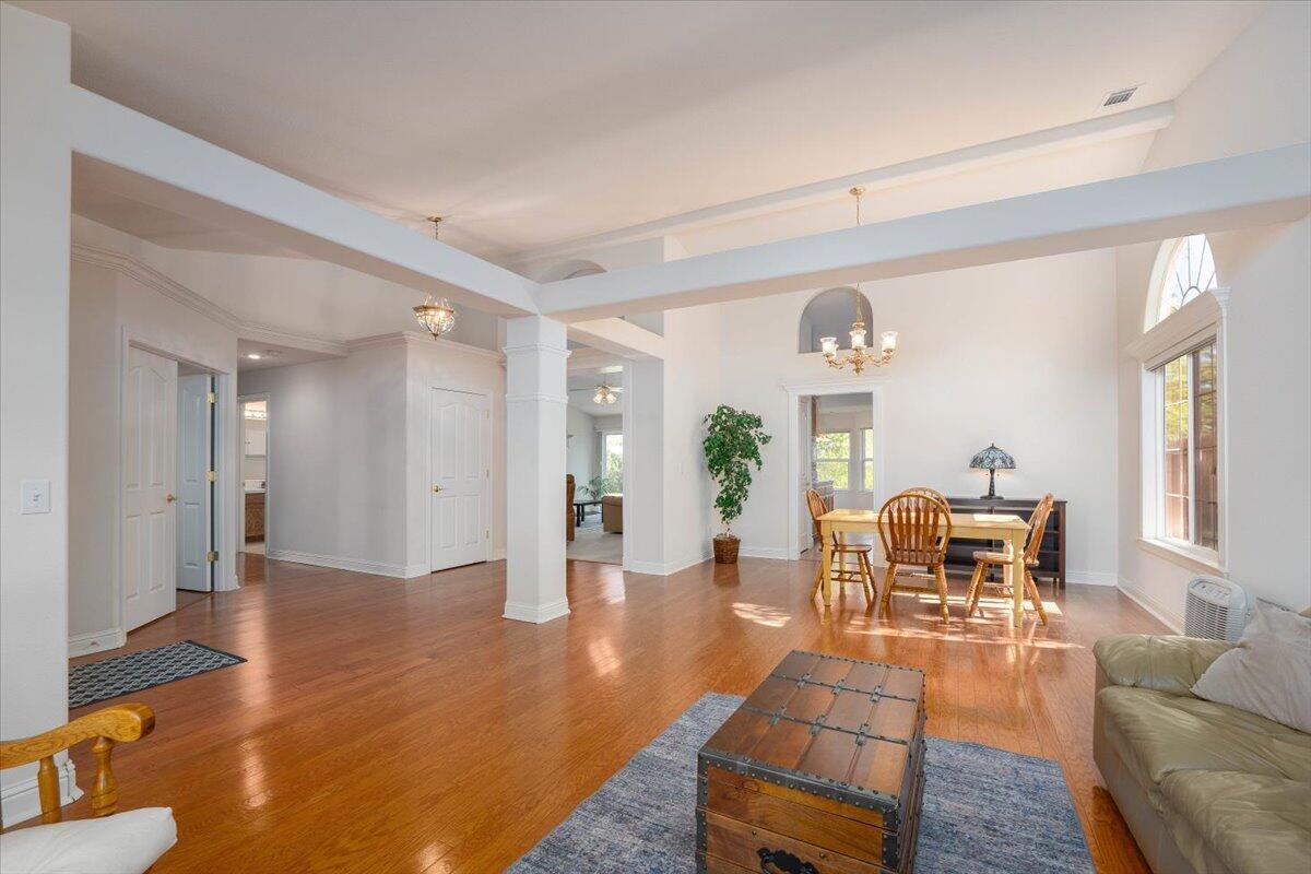 4078 Sunglow Drive Redding, CA 96001 - Photo 7 of 60 08-4078 Sunglow Dr (4 of 64)