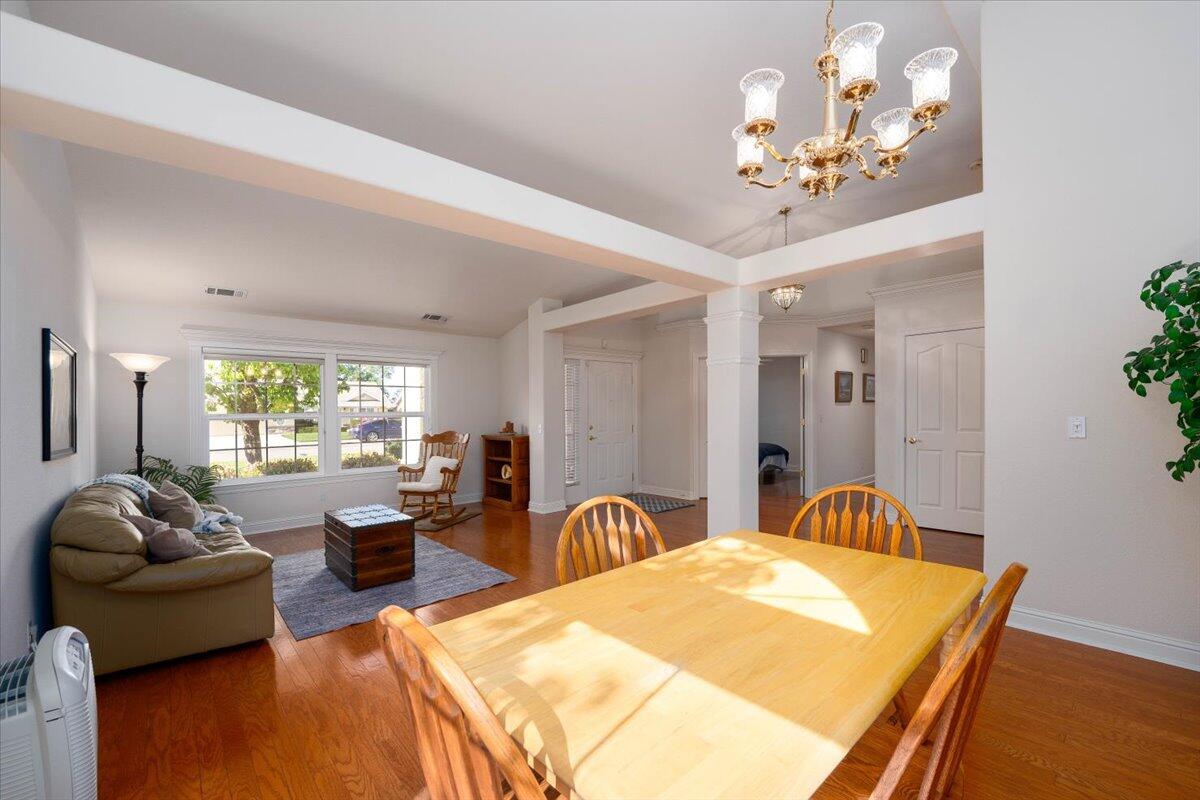 4078 Sunglow Drive Redding, CA 96001 - Photo 8 of 60 09-4078 Sunglow Dr (2 of 64)